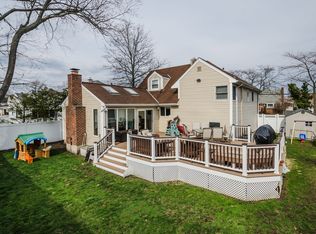 2760 Riverside Ave, Merrick, NY 11566