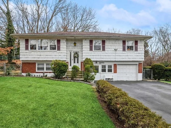 55 Laurel Drive, Smithtown, NY 11787