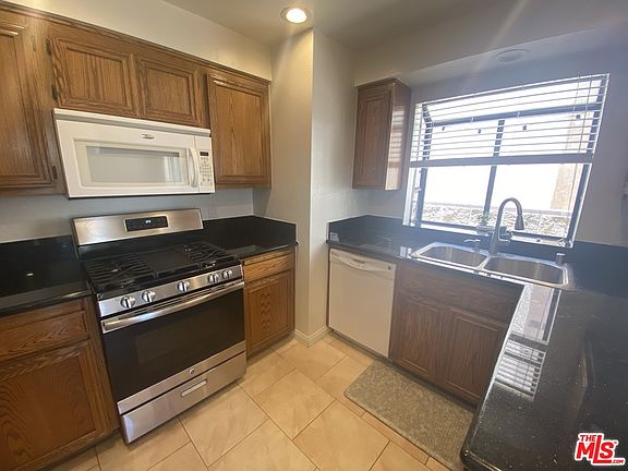 5th image of 922 Lincoln Blvd APT 1