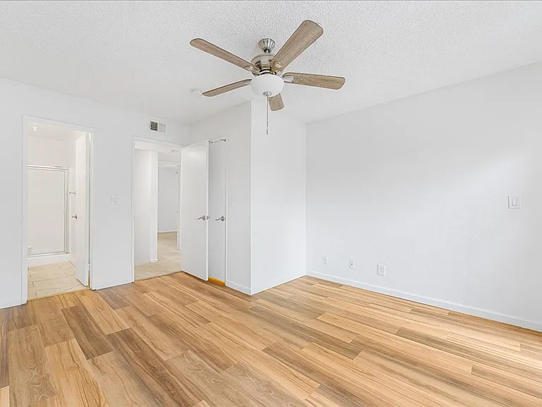144 N Michigan Ave #6 — Photo 13