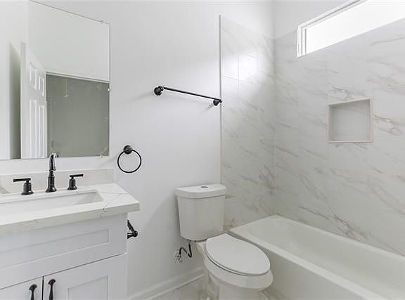 4th image of 3208 Hollygrove St