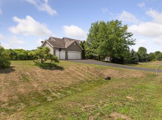 6423 261st St, Wyoming, MN 55092