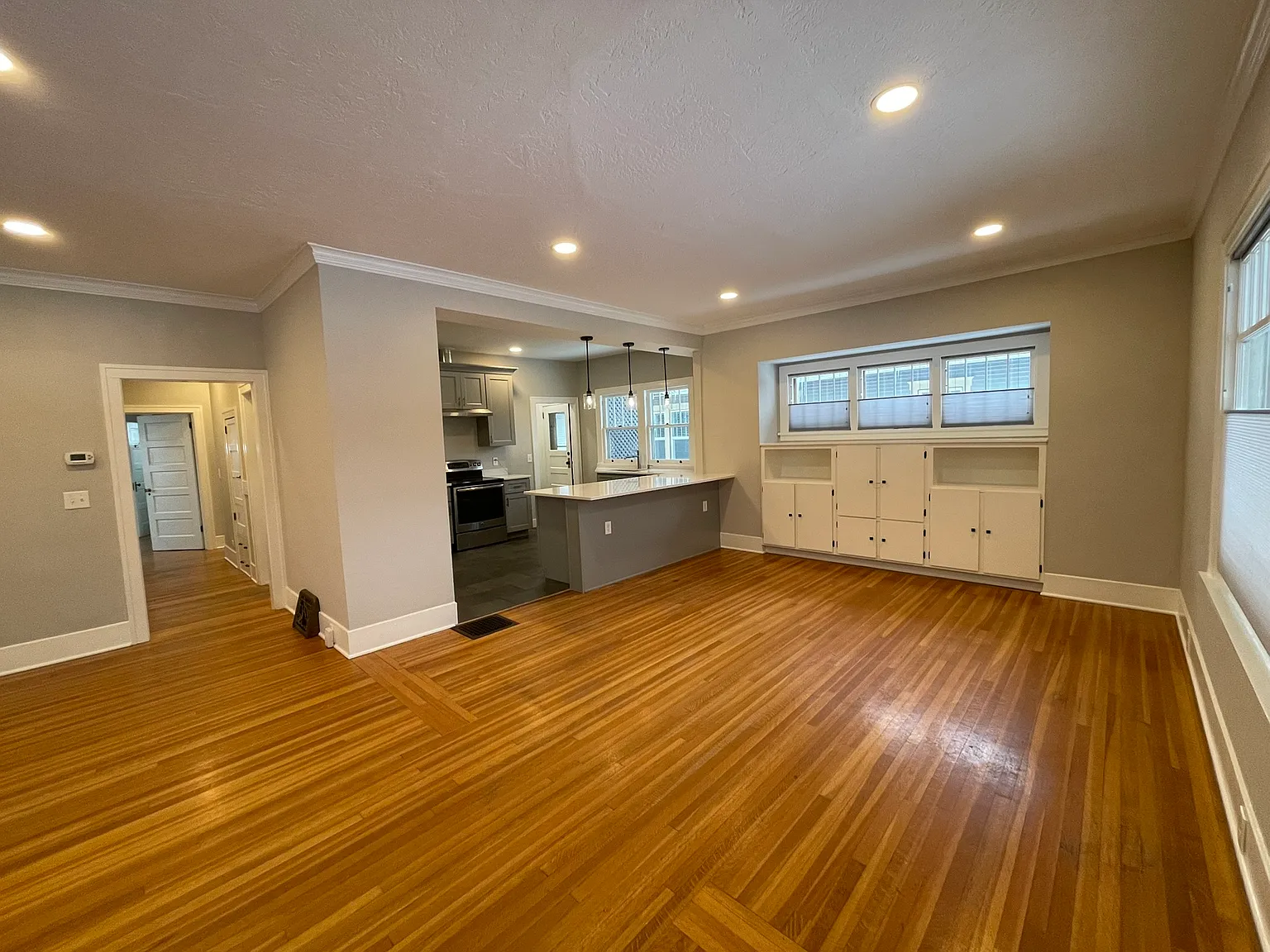 4 bed, 2534 sqft, $4,000 — Photo 2
