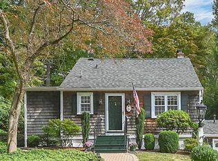 9 Sunset Ter, Essex, CT 06426