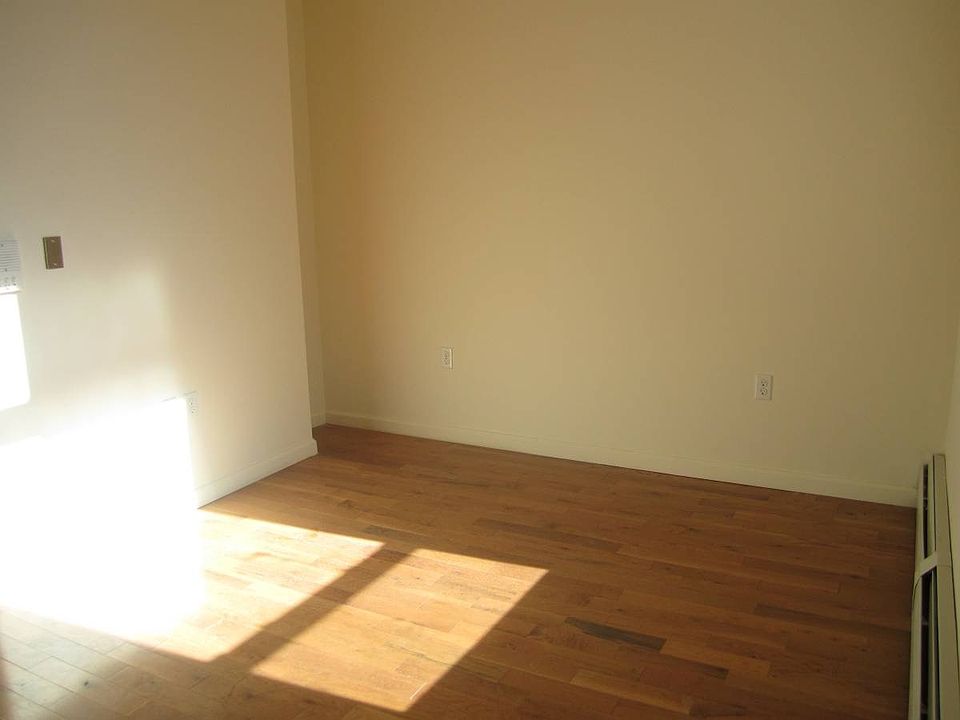 2nd image of 57 Madison St APT 314