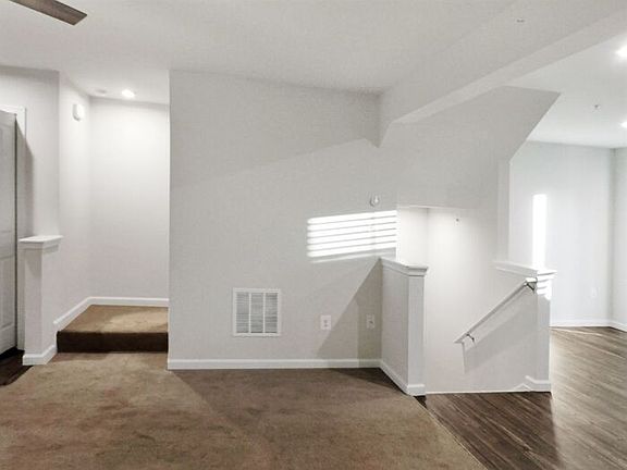 2nd image of 46325 Creeping Primrose Ln Unit D