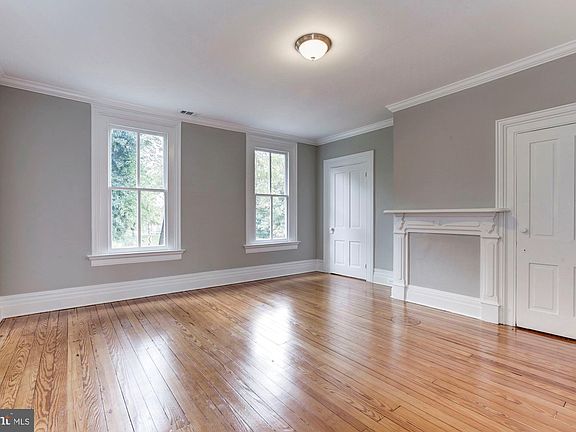 3rd image of 212 W Montgomery Ave