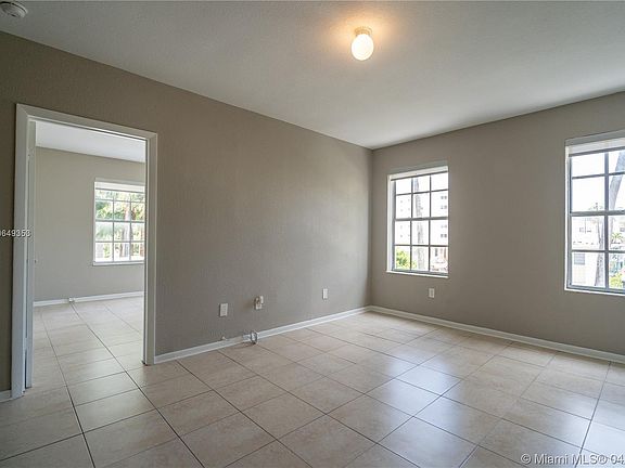 4th image of 700 Euclid Ave #212T