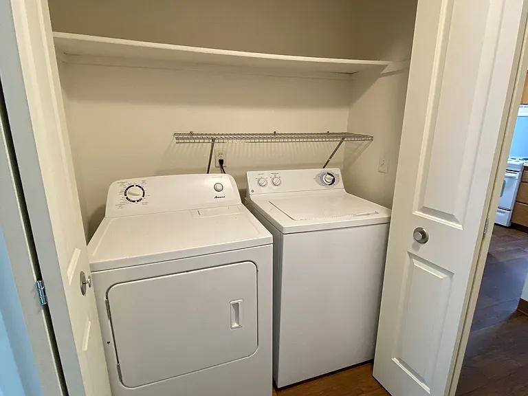 Willow Creek Apartments — Photo 29