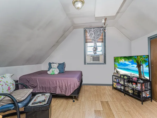 64 Chestnut Avenue image 22 of 27