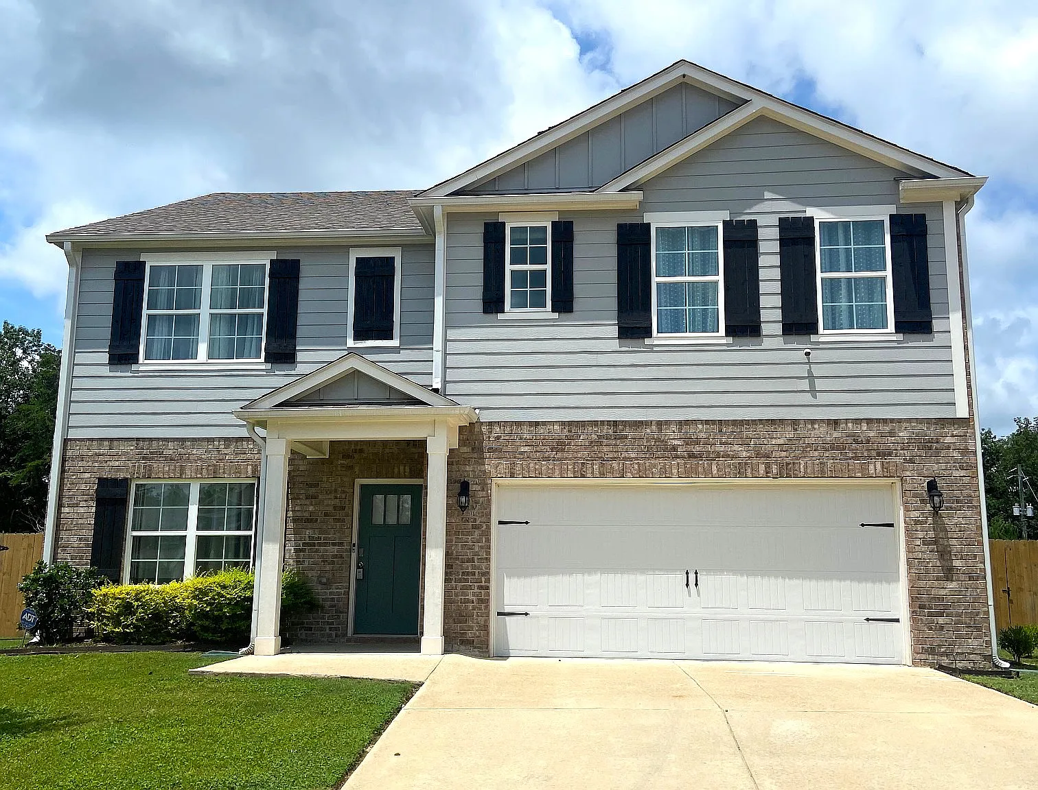 5 bed, 2000 sqft, $2,295 — Photo 1