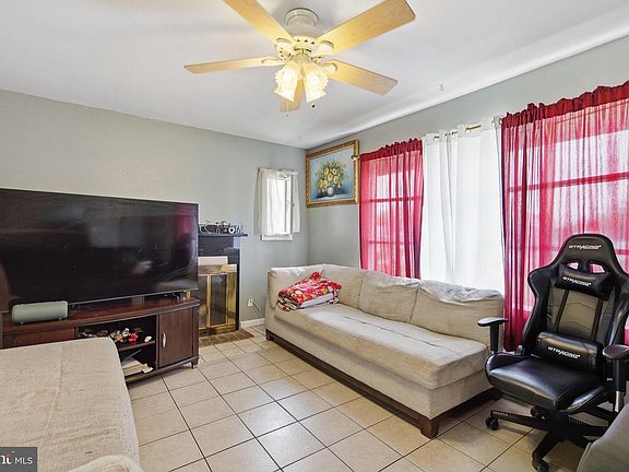 4th image of 29499 Laurwayn Dr
