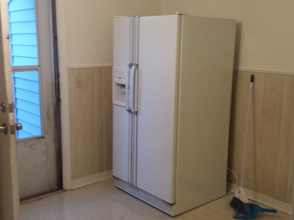 Refrigerator with Icemaker