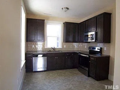 3 bed, 2.5 bath, 1222 sqft, $2,390 — Photo 4