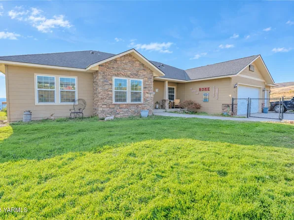 180 S Clark Heights Rd, Yakima, WA 98901