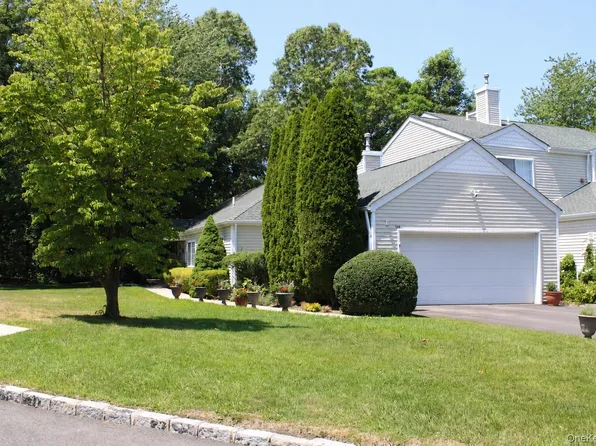 146 Farm House Court, Manorville, NY 11949