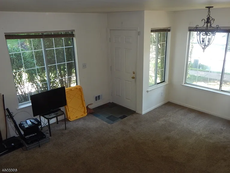 9 Pendleton Ct — Photo 10