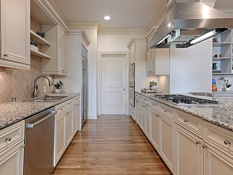 2828 Hood St #1008 — Photo 4