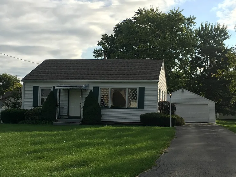 145 S Kimberly Ave — Photo 2