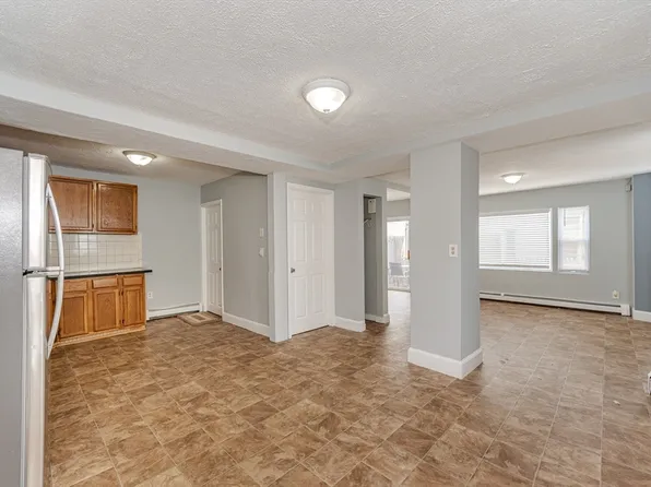 13 Whipple St, Lowell, MA 01852