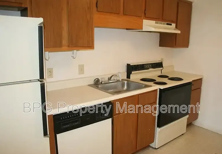 601 Hamlet Ave #D — Photo 6
