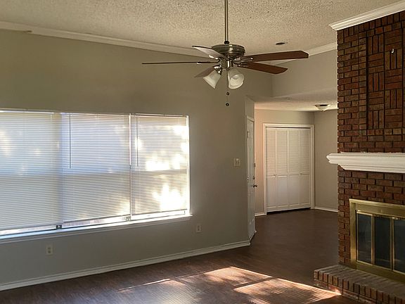 2nd image of 905 Aspen Dr