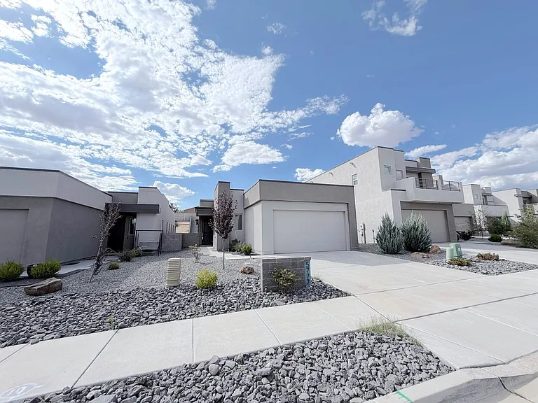 5777 Cosmo Ct NE — Photo 2