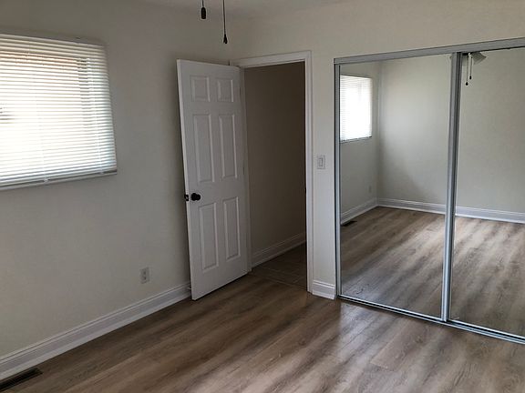 4th image of 46 N 15th St APT 8