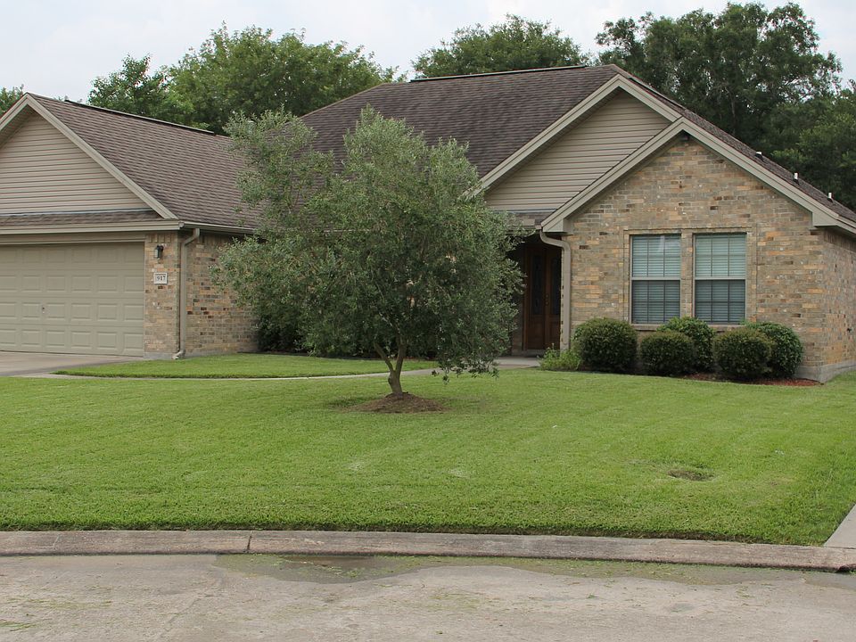 1st image of 917 Shannon Ln
