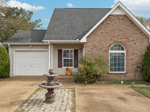 102 Courtside Pl, Hendersonville, TN 37075