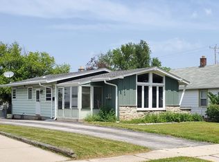 3766 E Iona Ter, Cudahy, WI 53110