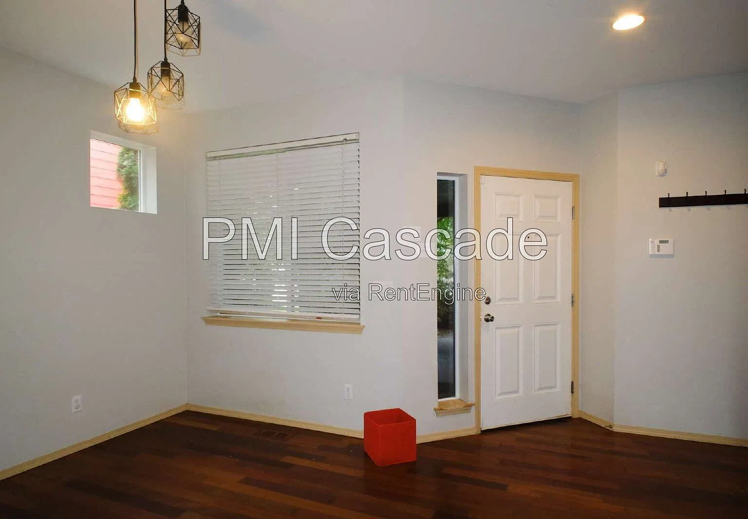 4 bed, 3.0 bath, 2304 sqft, $3,200 — Photo 4