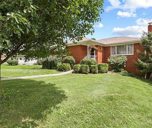 3rd image of 820 Fieldson Dr