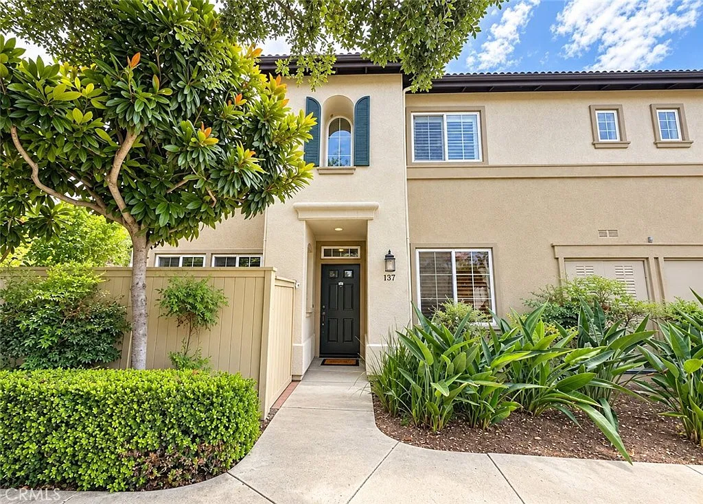 3 bed, 1610 sqft, $4,550 — Photo 1