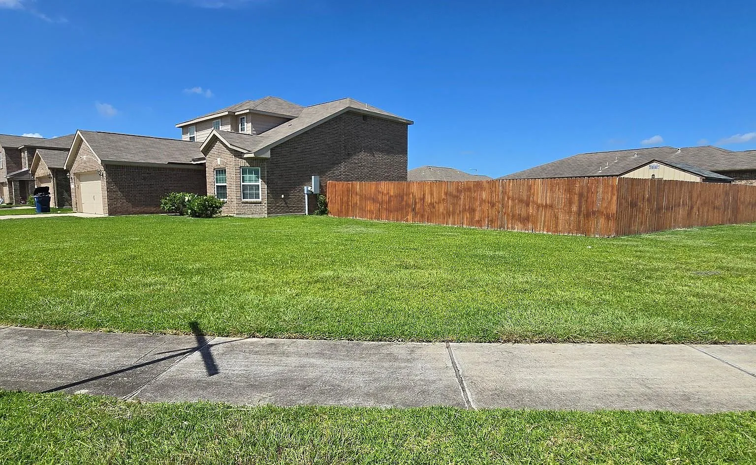 4 bed, 2.0 bath, 2166 sqft, $2,600 — Photo 2