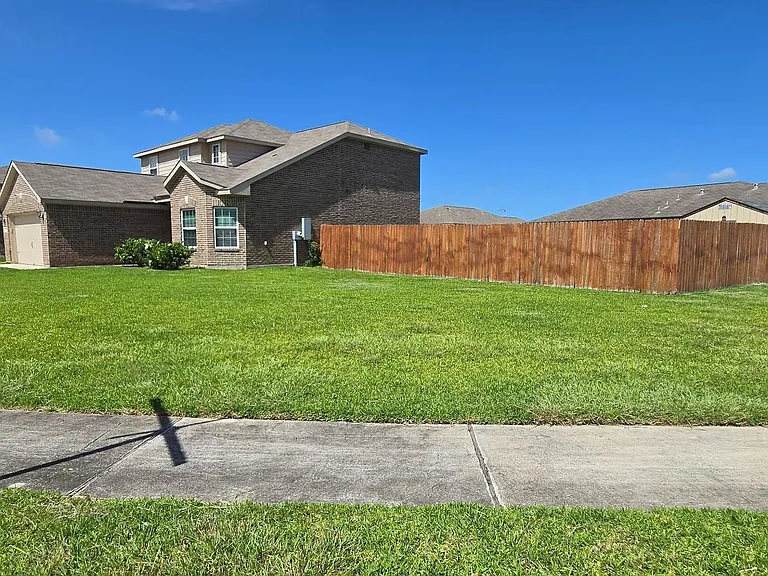 2318 Oyster Bay Ave — Photo 2