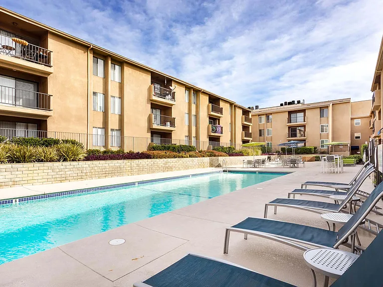 Northridge Gardens Apartments — Photo 8