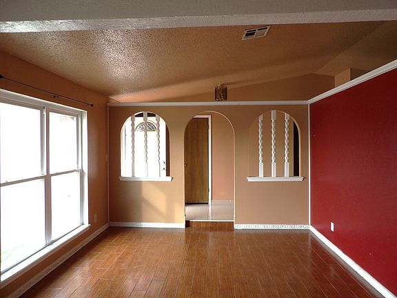 3rd image of 4628 NE Dearborn Ave