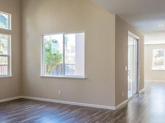 5th image of 431 Windwood Dr