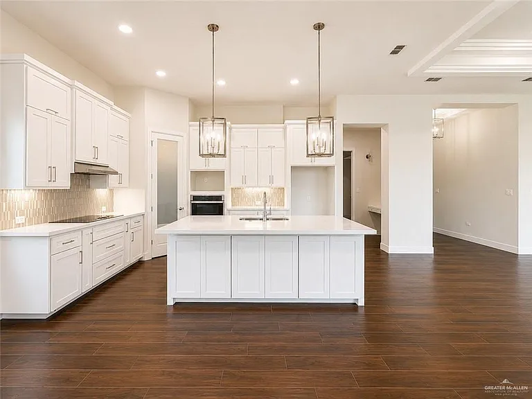2507 Zinnia St — Photo 2