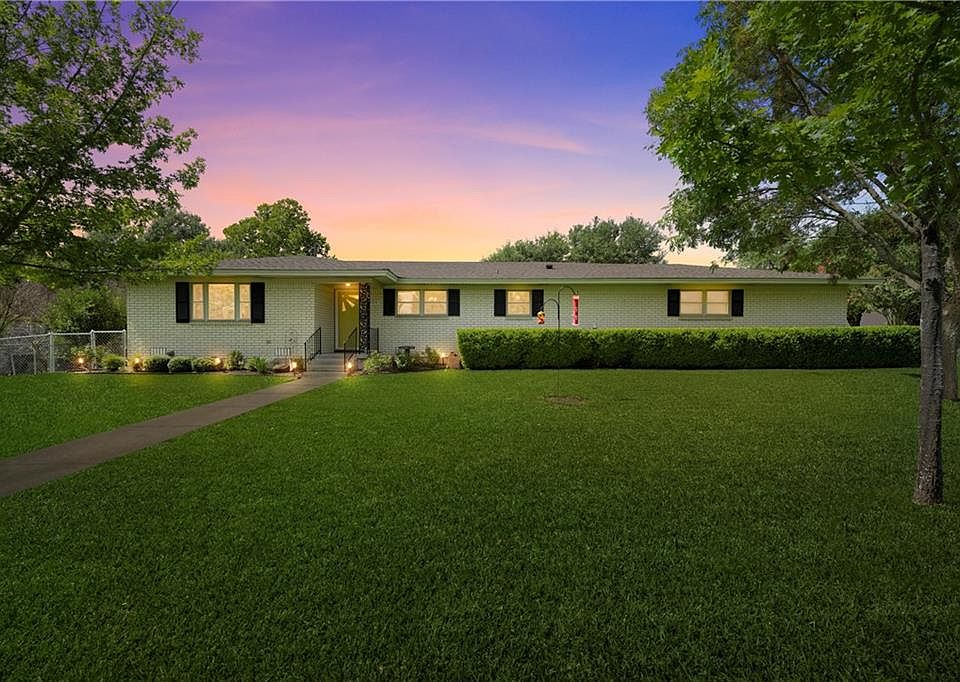 1st image of 320 Javelina Dr