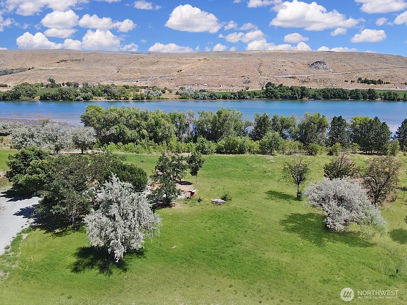 4th image of 306 Monse River Road