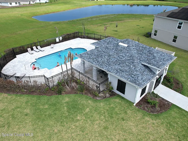 1884 Middlebury Dr SE — Photo 23
