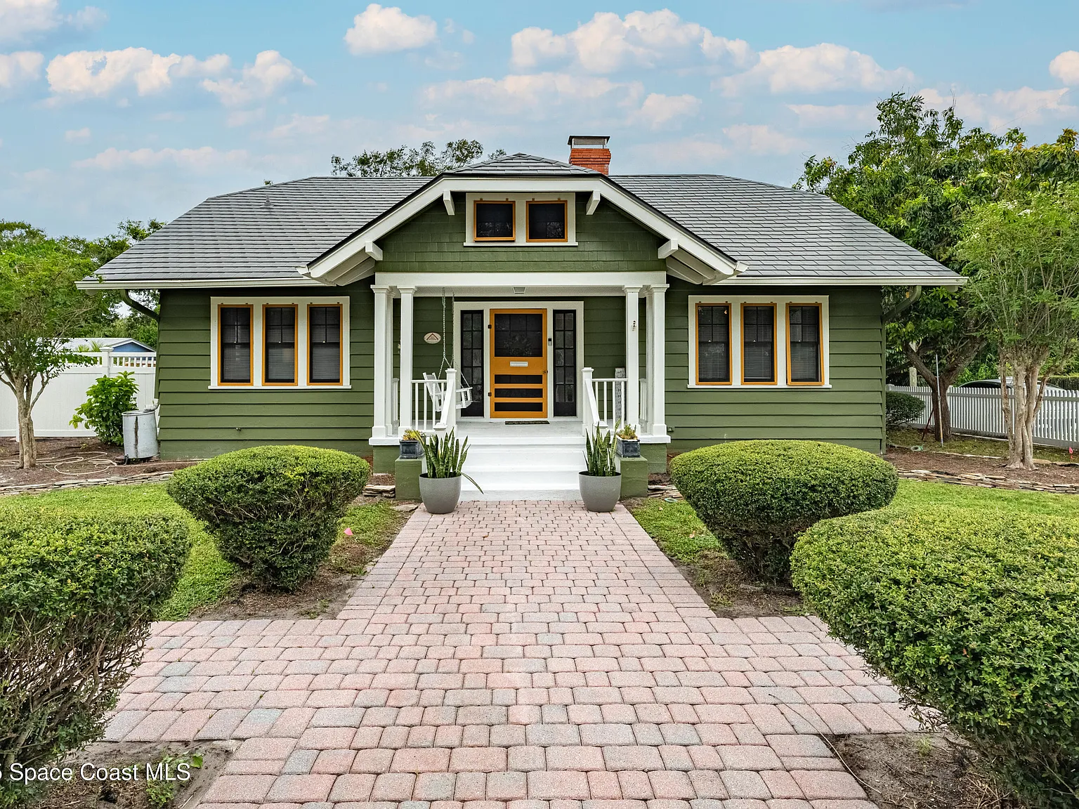 4 bed, 2.0 bath, 2279 sqft, $4,200 — Photo 3