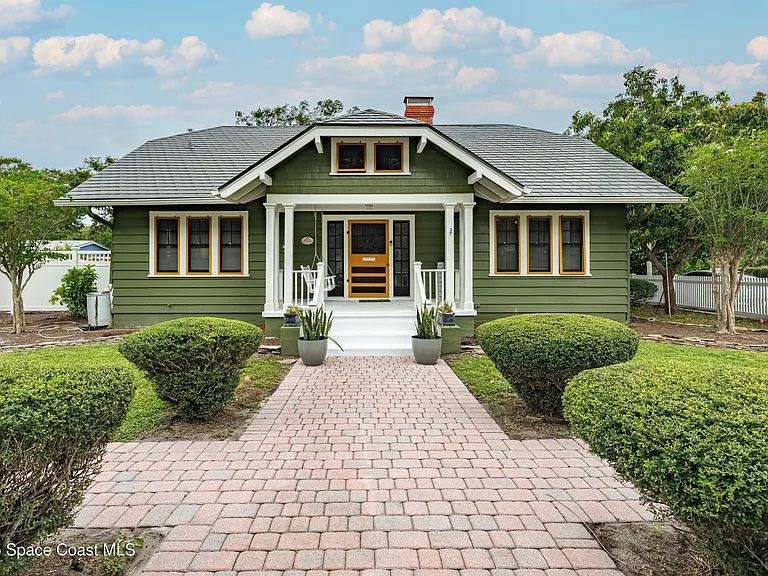 1296 Highland Ave — Photo 3