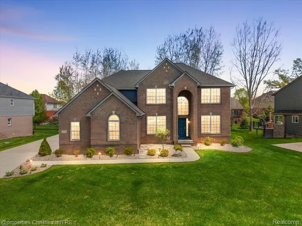 24428 Sheringham Dr, South Lyon, MI 48178