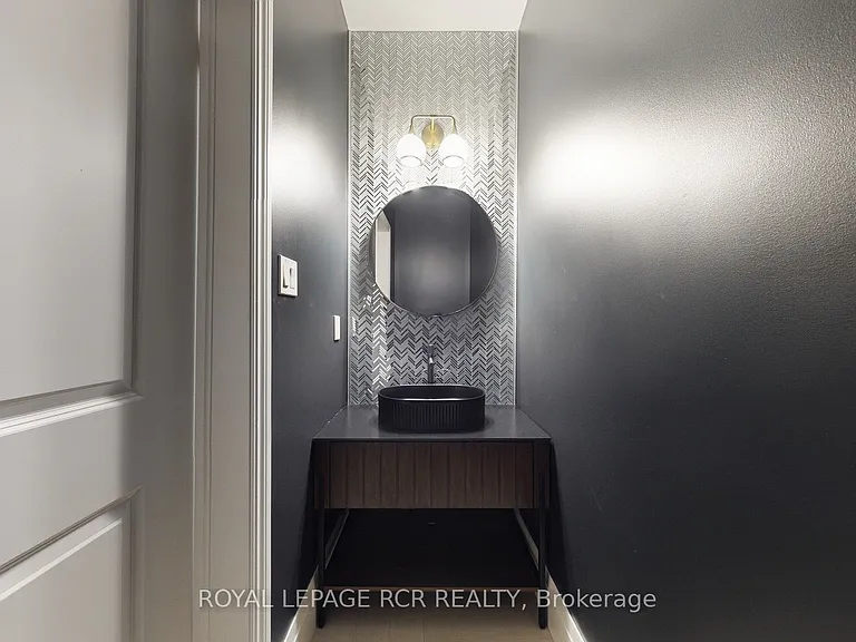 75 Dr George Burrows Pkwy E — Photo 19