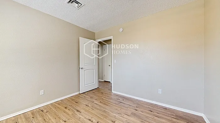 441 E Taro Ln — Photo 17