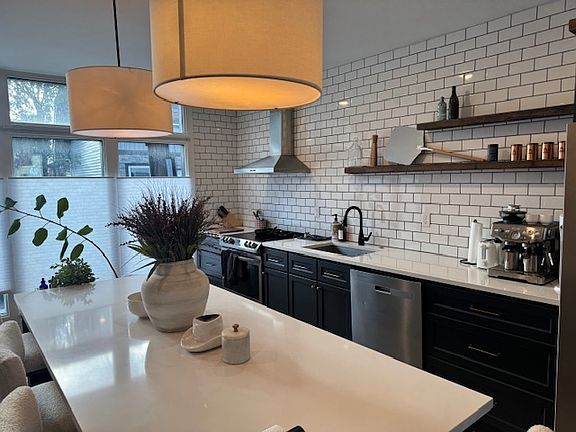 5th image of 1014 Chestnut St