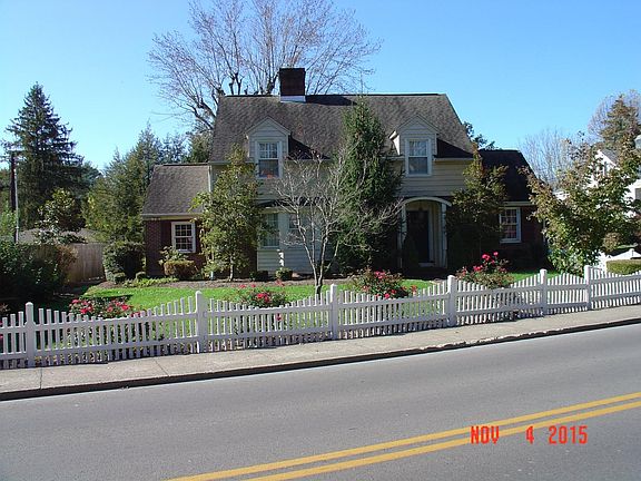 3rd image of 407 College St